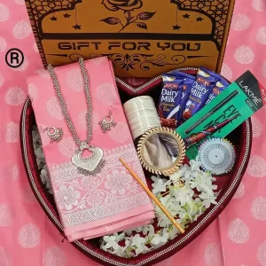 প্রিয় মানুষের জন্য সেরা গিফট প্যাকেজ । মিস্টি কালার কাতান শাড়ি